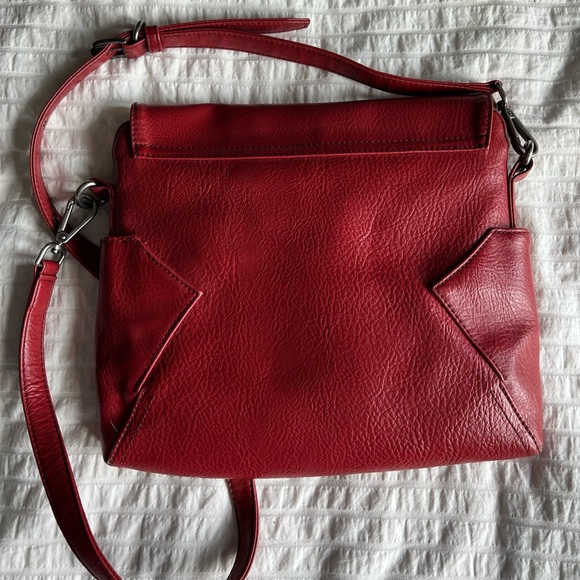 Matt and Nat Envelope Cross-Body Vegan Leather Bag - Red - Picture 2 of 10